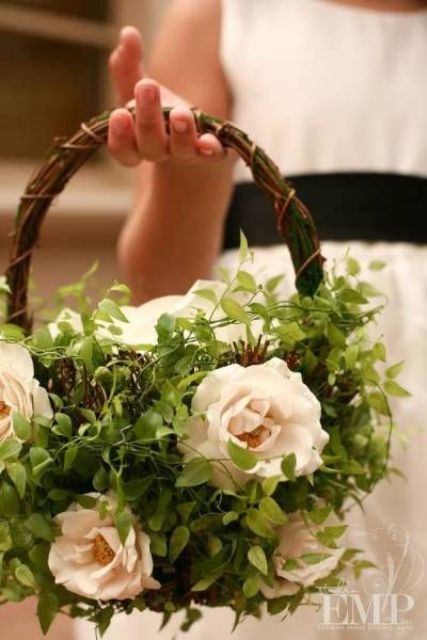 a vine basket decorated with lush greenery and blush blooms is a very fresh and chic idea