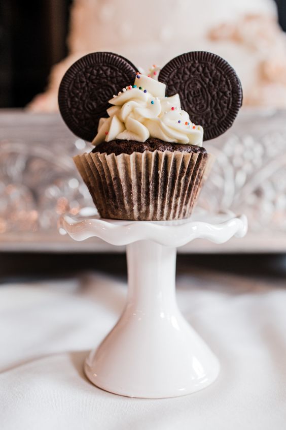 chocolate cupcakes with Oreos to show off ears of Mickey Mouse for your dessert table