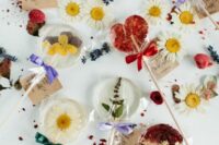 clear round lollipops with some bright blooms and leaves will be a great idea for summer and spring