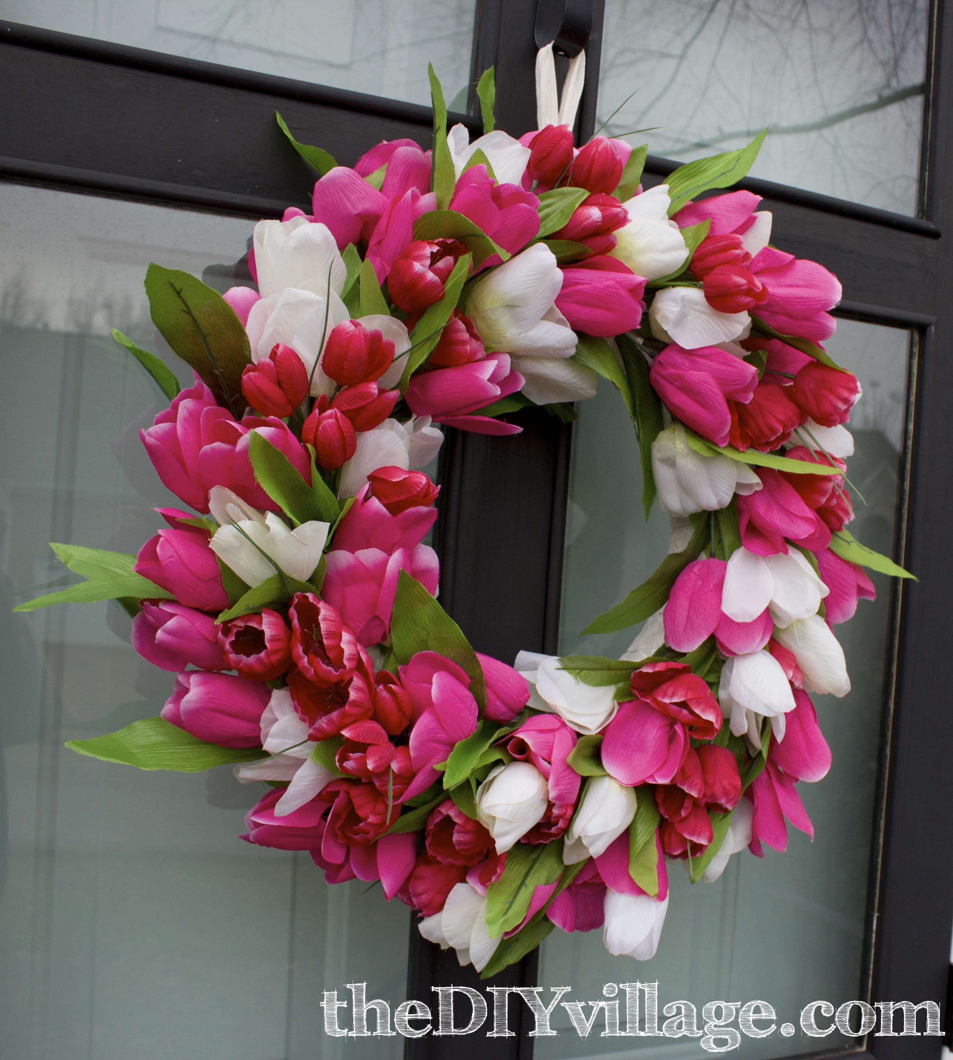 Tulip Door Wreath (via thediyvillage)