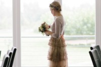 the-hottest-2016-wedding-trend-16-flirty-tiered-gowns-for-a-bride-16