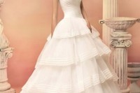 the-hottest-2016-wedding-trend-16-flirty-tiered-gowns-for-a-bride-6