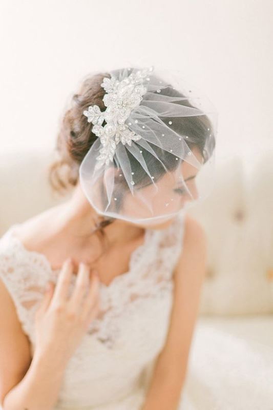 a mini veil decorated with crystals and topped with a refined embellished headpiece for a lovely and chic bridal look