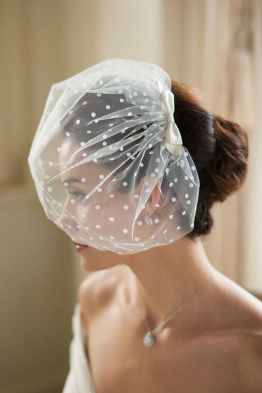 a polka dot pleated mini veil with a bow is a modern and bold idea to rock for a lovely and playful bridal look
