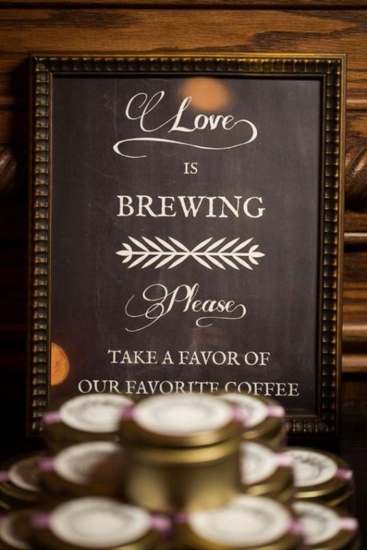 coffee beans in tin cans and a sign to organize a wedding guest favor station