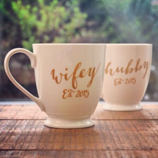 personalized wedding favors to each other - wifey and hubby mugs with the wedding date