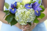 a rustic bouquet of white roses, hydrangeas and blue irises is a lovely idea for both a bride and a bridesmaid