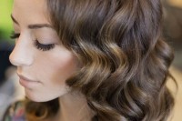 a classic wavy hairstyle – just soem waves down is a hairstyle that always works and looks awesome