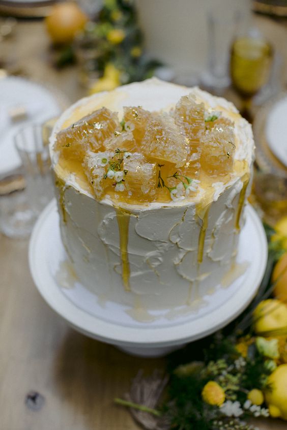 a white textural wedding cake topped with white wildflowers and honeycombs is amazing for a summer wedding