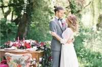 colorful-and-romantic-oscar-wilde-inspired-wedding-shoot-13