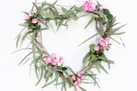sweet-diy-heart-eucalyptus-wreath-1