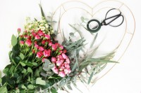 sweet-diy-heart-eucalyptus-wreath-2