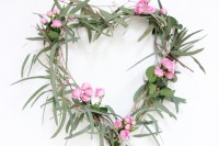 sweet-diy-heart-eucalyptus-wreath-3