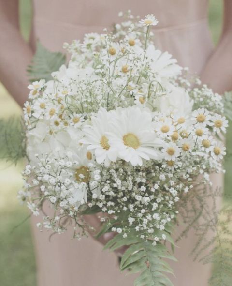 Romantic Ideas To Incorporate Chamomile Daisies Into Your Wedding