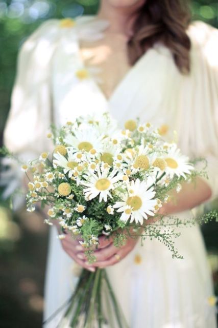 Romantic Ideas To Incorporate Chamomile Daisies Into Your Wedding