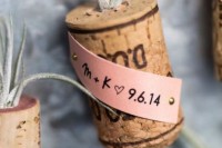 tiny creative wedding favors made of corks, air plants and tags are amazing for a wedding, you can make them yourself