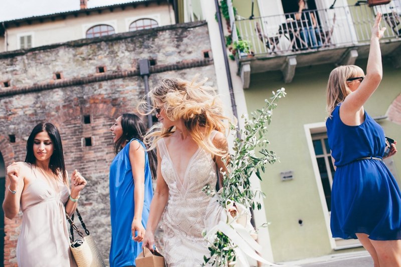 Picture Of glamorous yet relaxed italian countryside wedding  14