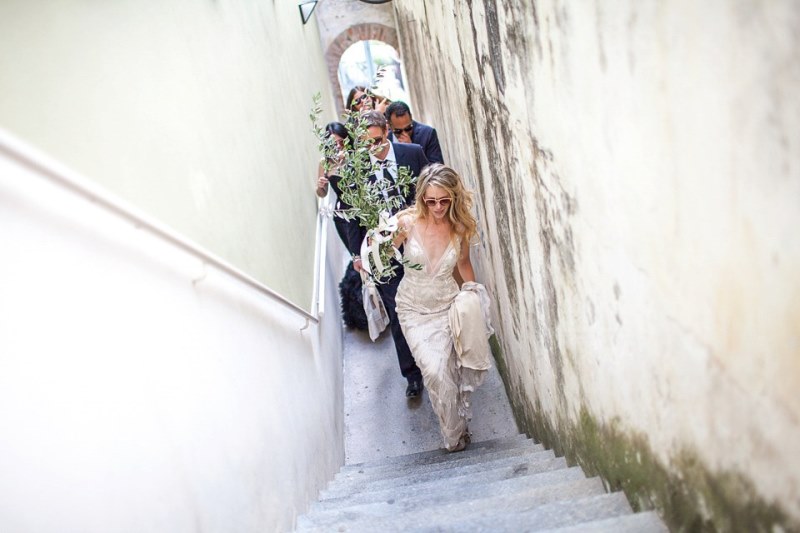 Picture Of glamorous yet relaxed italian countryside wedding  16