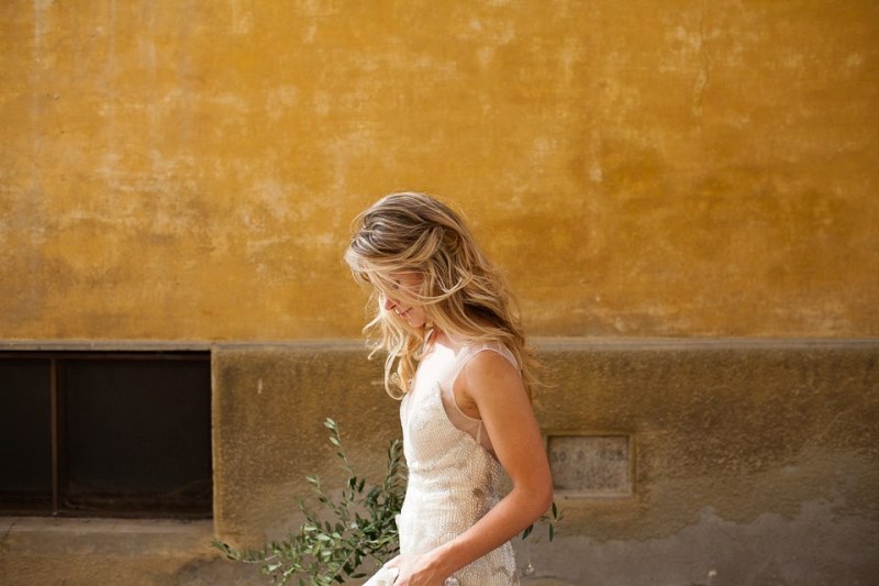 Picture Of glamorous yet relaxed italian countryside wedding  17