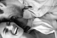 naturally-beautiful-and-intimate-engagement-photos-at-home-10