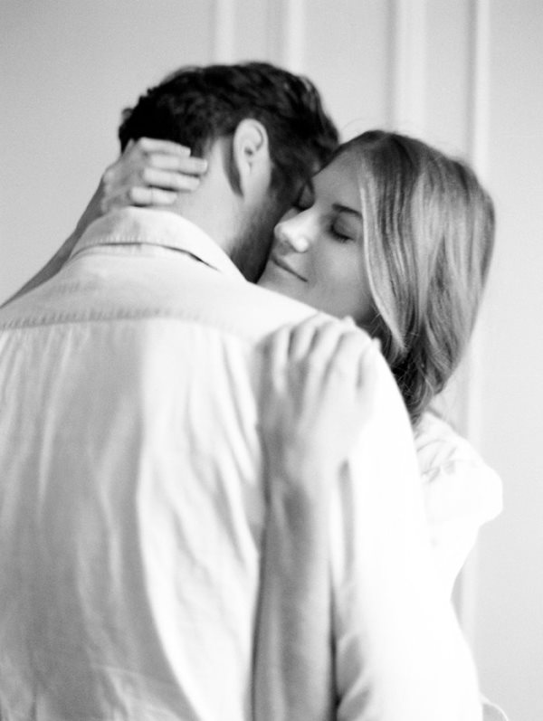 Naturally Beautiful And Intimate Engagement Photos At Home
