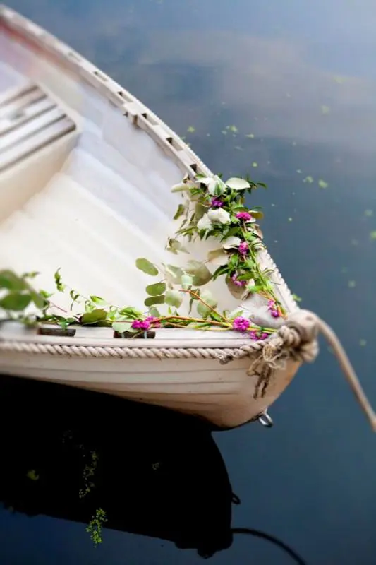 Romantic Flower Canoe Decor