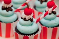chocolate cupcakes with mint frosting and sugar cherries on top imitate drinks and will be a great idea for your retro bridal shower