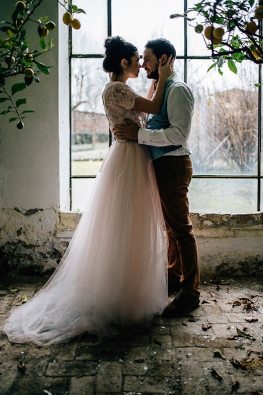 Picture Of romantic and artistic impressionism themed wedding shoot  32