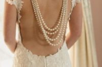 09 pearls that strands back