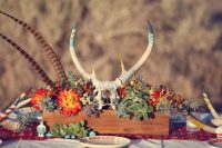 11 antlers and feather centerpiece for a fall boho wedding
