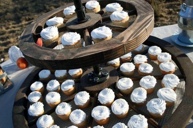 Wagon wheel as a stand for cupcakes