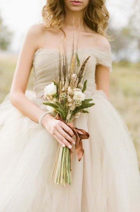 ivory tulle wedding dress for fall