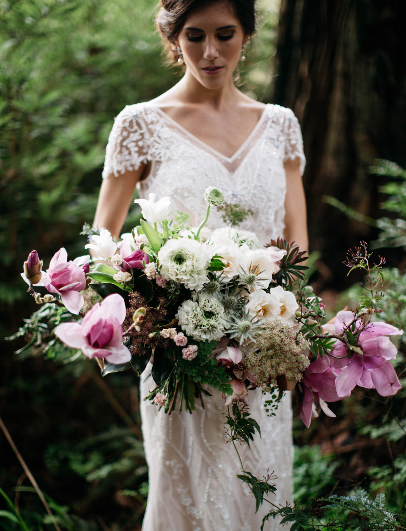 06 Her bouquet is messy as it’s a woodland wedding and all the details shouldn’t be polished