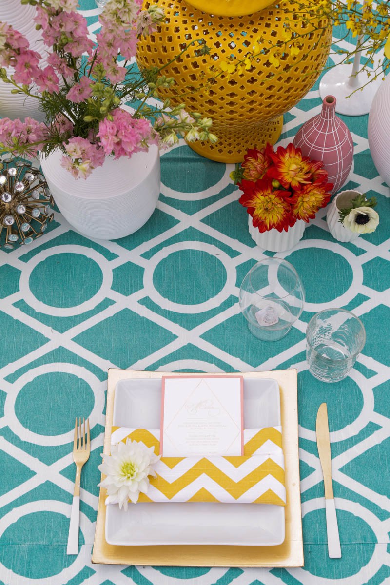 The tablescape blended  turquoise and yellow in a harmonious way