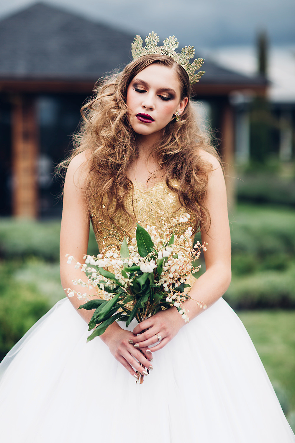 The gold bodice of this dress looked stunning with a crown