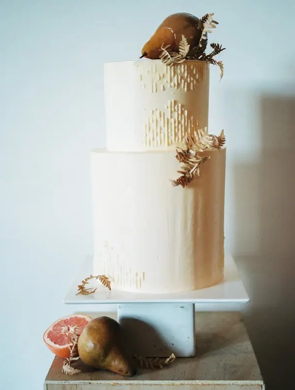 a cute fall wedding cake
