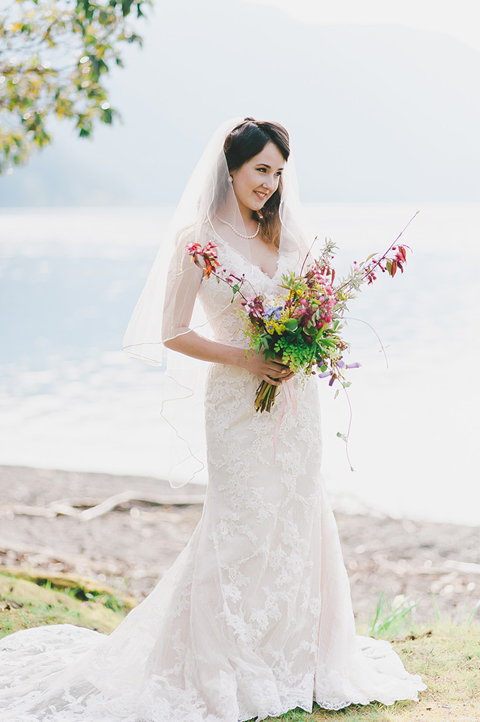 The bride was rocking a V-neck lace wedding dress, pearl jewelry and a veil