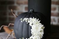 16 black pumpkin with moon shape white flower decor