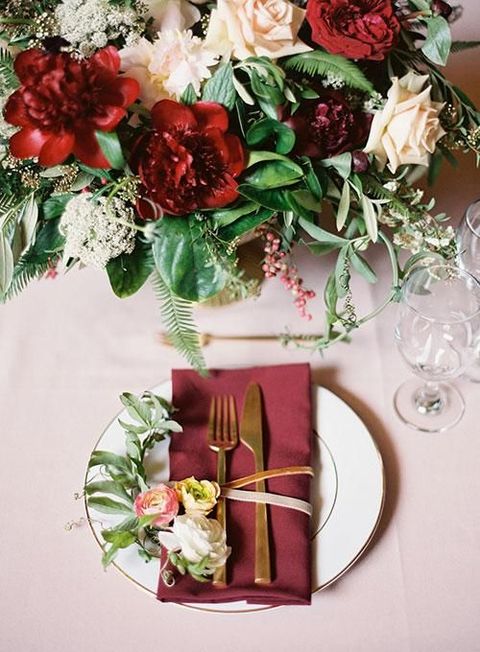 blush tablecloth, burgundy flowers and napkins, gold tableware