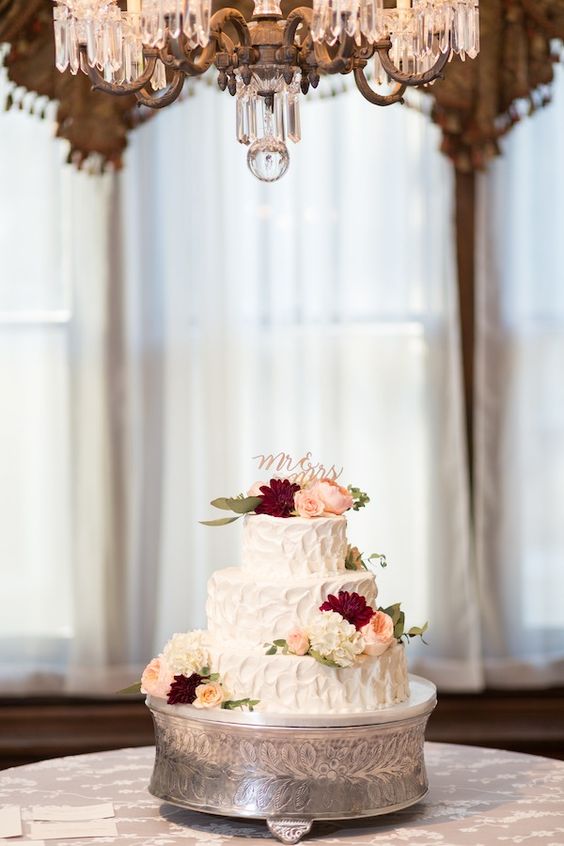28 shades of burgundy, blush and champagne gave this cake a timeless elegance