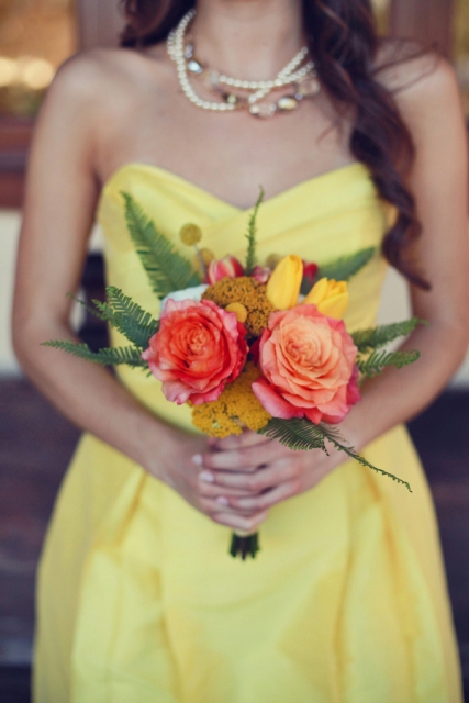 Gentle strapless yellow dress with necklace