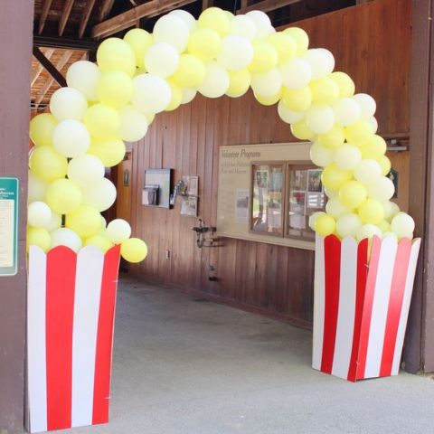 Popcorn styled arch from balloons