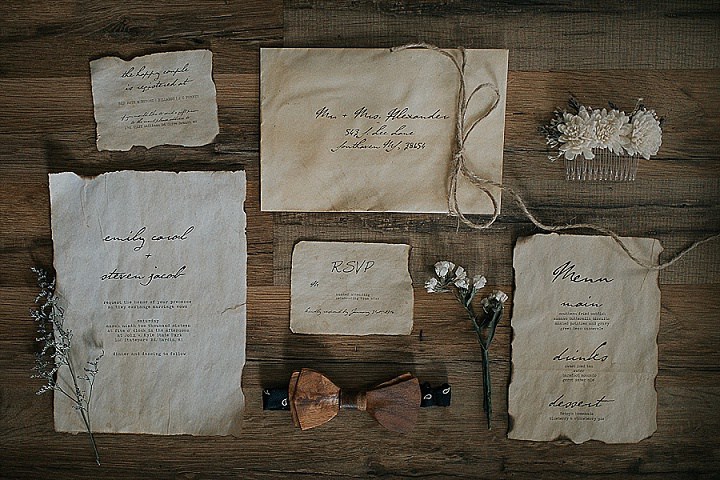 The stationery was done on aged peper, and the calligraphy looks vintage like