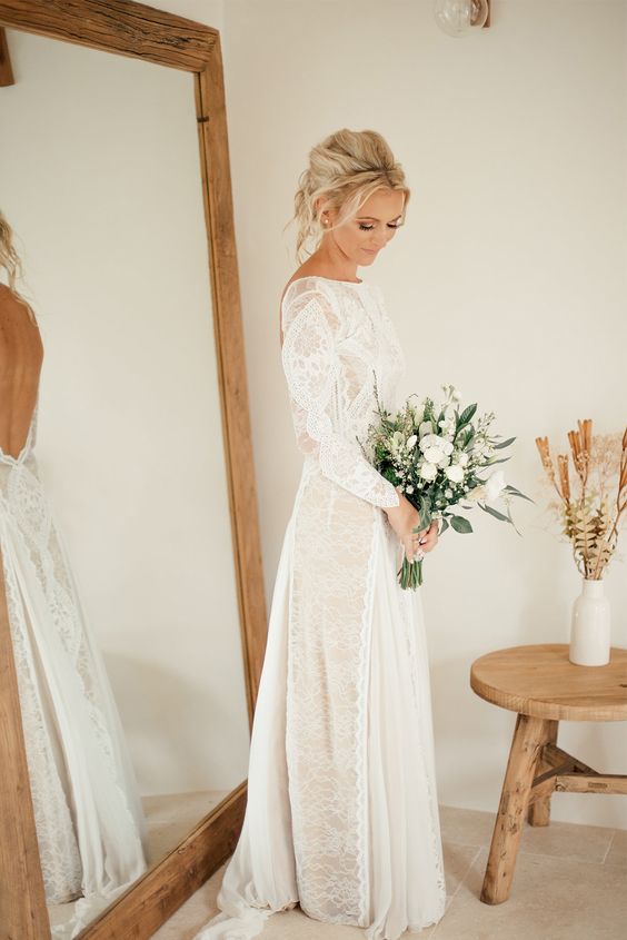 lace long sleeve dress with an open back to make a statement