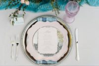 07 The table setting was infused wwith serenity blue and rose quartz