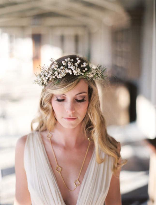 baby’s breath crown is not only simple and delicate and works long without breaking your budget