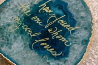 13 agate wedding decor with gold calligraphy will show up your favorite quotes and thoughts