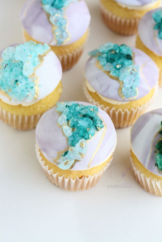 geode and gold leaf decor for the cupcakes