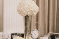 26 elegant black and white tablescape with a clock to remind