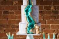 28 turquoise geode decor makes a bold statement on the cake